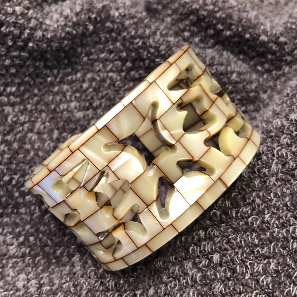 Shell cuff - Picture 3 of 3